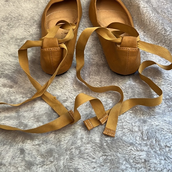 Kimchi Blue Sweetheart Ankle-Tie Skimmer Flats - Picture 5 of 11